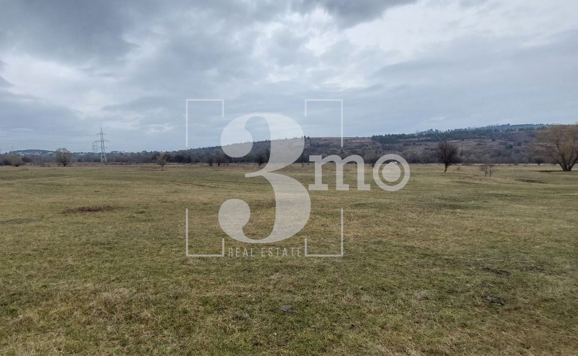 „3mo“ недвижими имоти продава поземлен имот с площ от 615 кв.м., находящ се в с. Бистрица, местност Краището