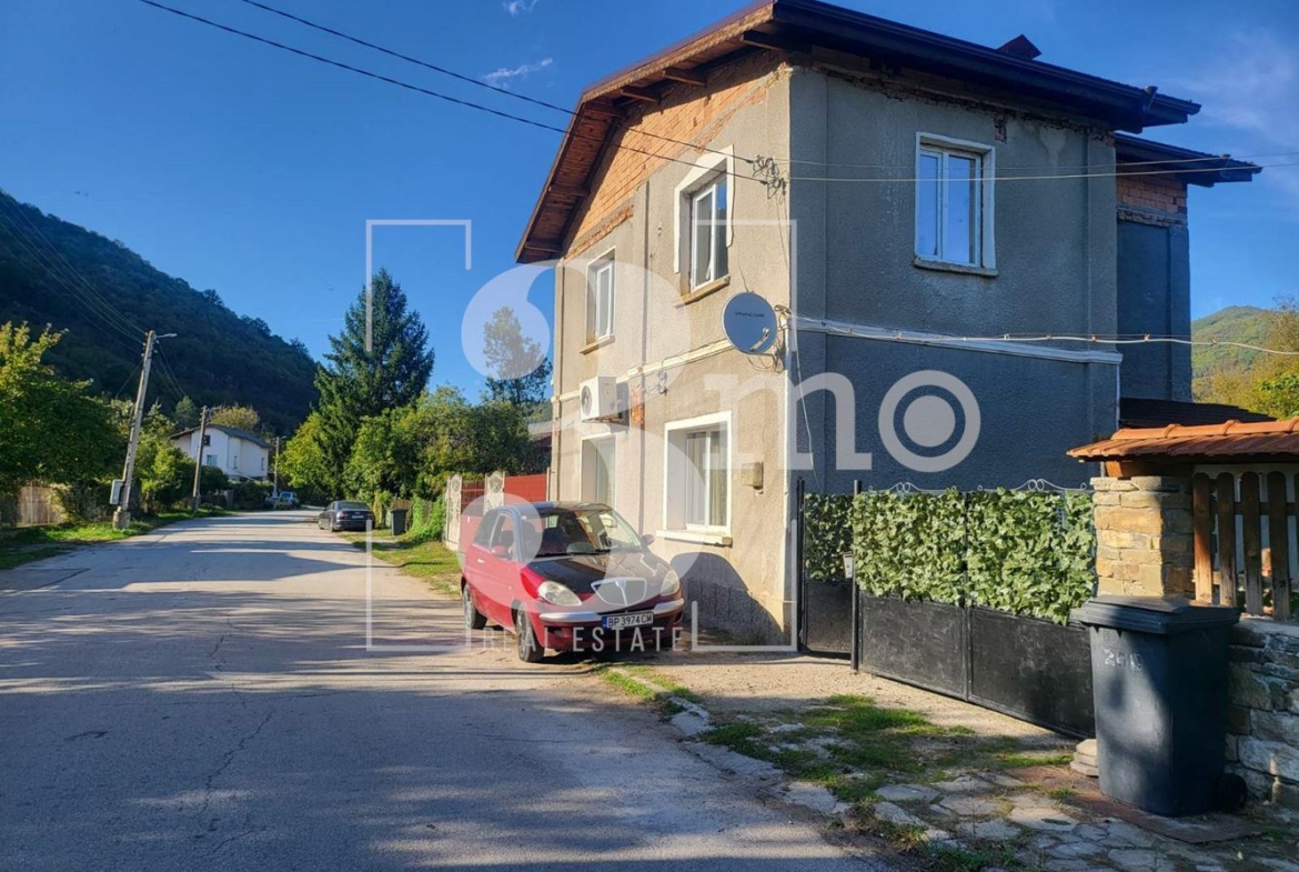 3mo Амалтея продава къща в село Видраре, област София