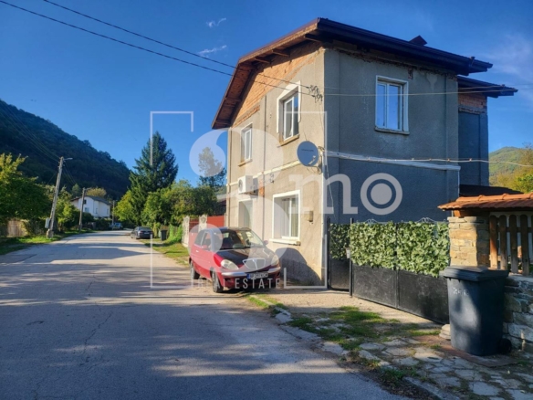 Продава къща в село Видраре - 0