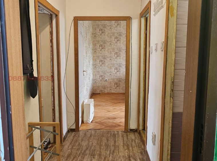 Тристаен апартамент за продажба в ж.к. Надежда 2, гр. София - 0
