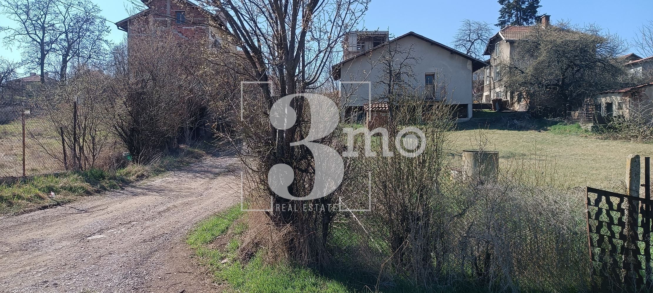 3mo Амалтея продава УПИ на 23 км. от София, в с. Петърч, общ. Костинброд - 0