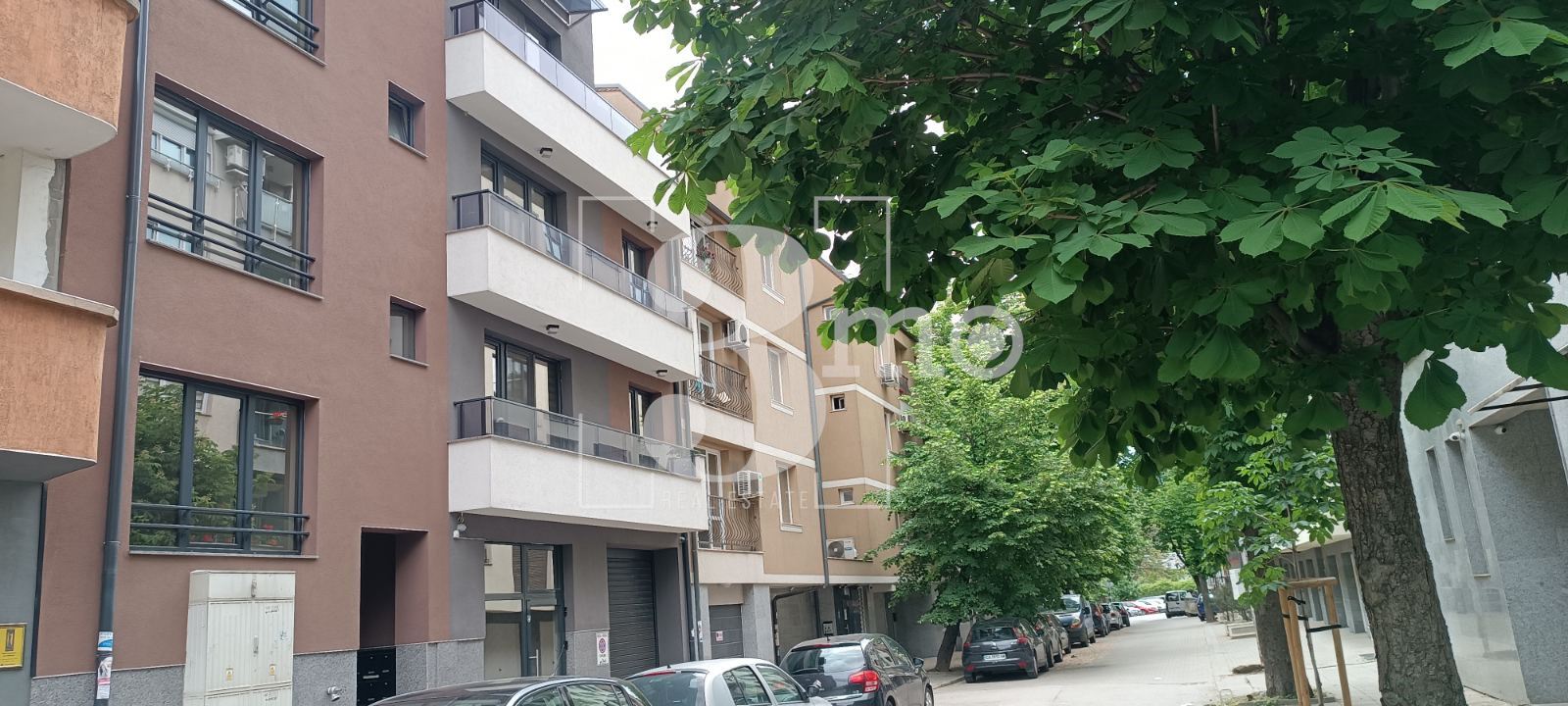 Просторен, тристаен апартамент за продажба в луксозна сграда с АКТ 16, ж.к. "Банишора", гр. София - 0