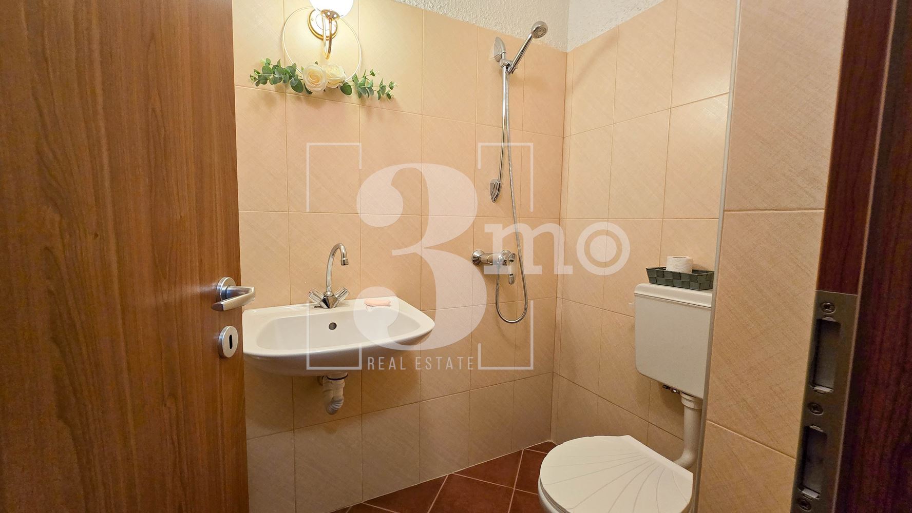 "3mo" недвижими имоти продава 4-стаен обзаведен апартамент в Карпузица, София - 0