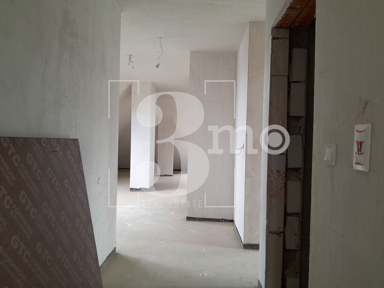 Четиристаен апартамент за продажба в кв. Витоша, гр. София-0 Четиристаен апартамент за продажба в кв. Витоша, гр. София - 0
