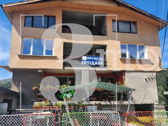 „3mo“ недвижими имоти предлага за продажба имот с голям потенциал в с. Владая - 0