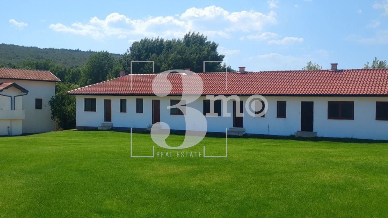 „3mo“ недвижими имоти продава две къщи-близнак, находящи се в с. Юнец, област Варна-0 „3mo“ недвижими имоти продава две къщи-близнак, находящи се в с. Юнец, област Варна - 0