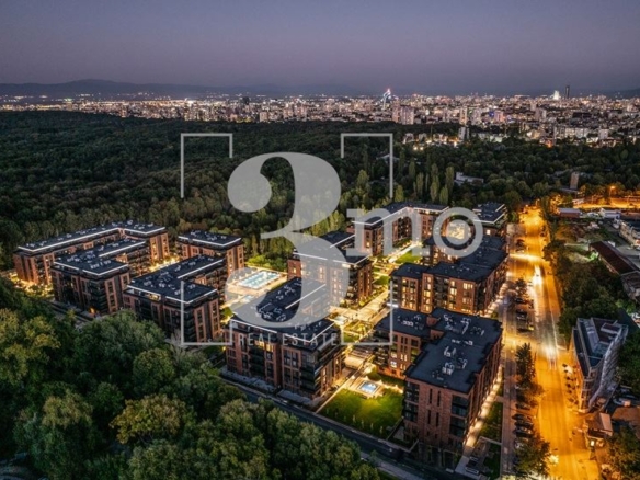 Слънчев четиристаен апартамент с четири тераси в луксозен комплекс - 0