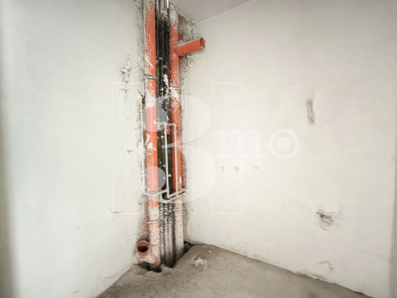 Двустаен светъл апартамент в сграда пред Aкт 15 в ж.к. Люлин, град София - 0