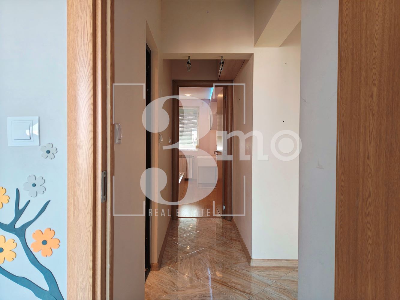 Тристаен апартамент за продажба в ж.к. Люлин 9, гр. София - 0