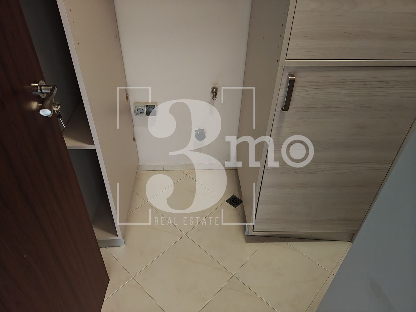 Тристаен апартамент за продажба в ж.к. Люлин 9, гр. София - 0