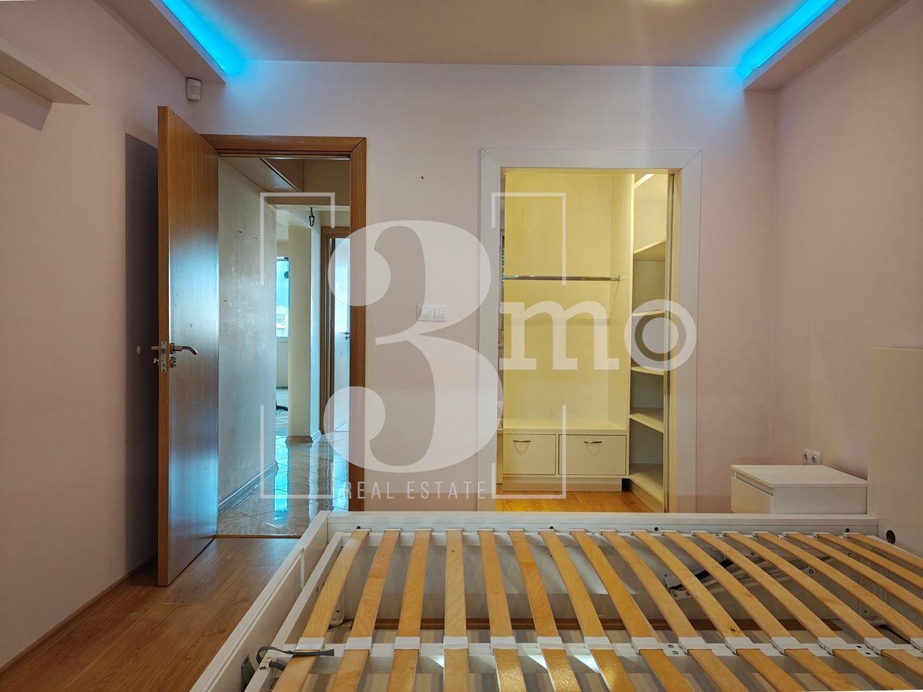 Тристаен апартамент за продажба в ж.к. Люлин 9, гр. София - 0