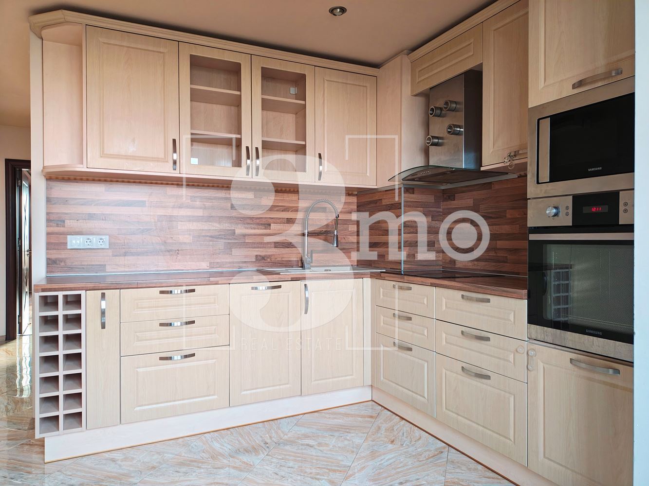 Тристаен апартамент за продажба в ж.к. Люлин 9, гр. София - 0