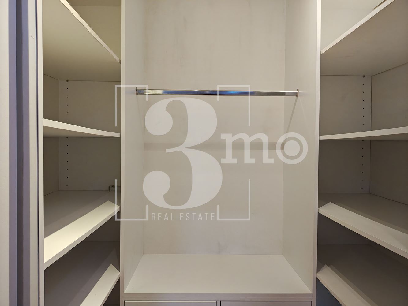 Тристаен апартамент за продажба в ж.к. Люлин 9, гр. София - 0