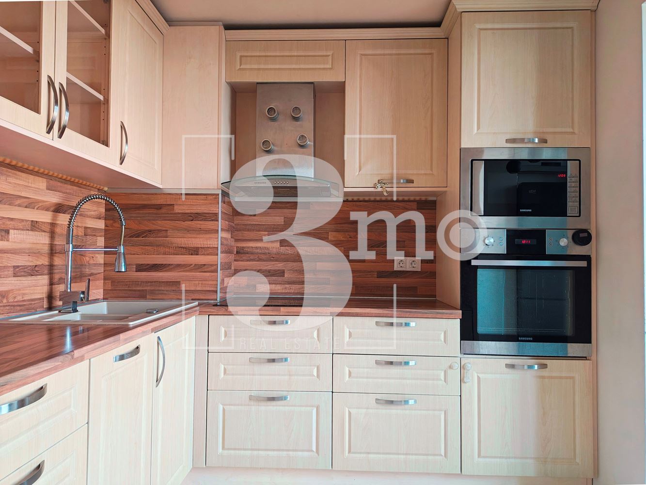 Тристаен апартамент за продажба в ж.к. Люлин 9, гр. София - 0