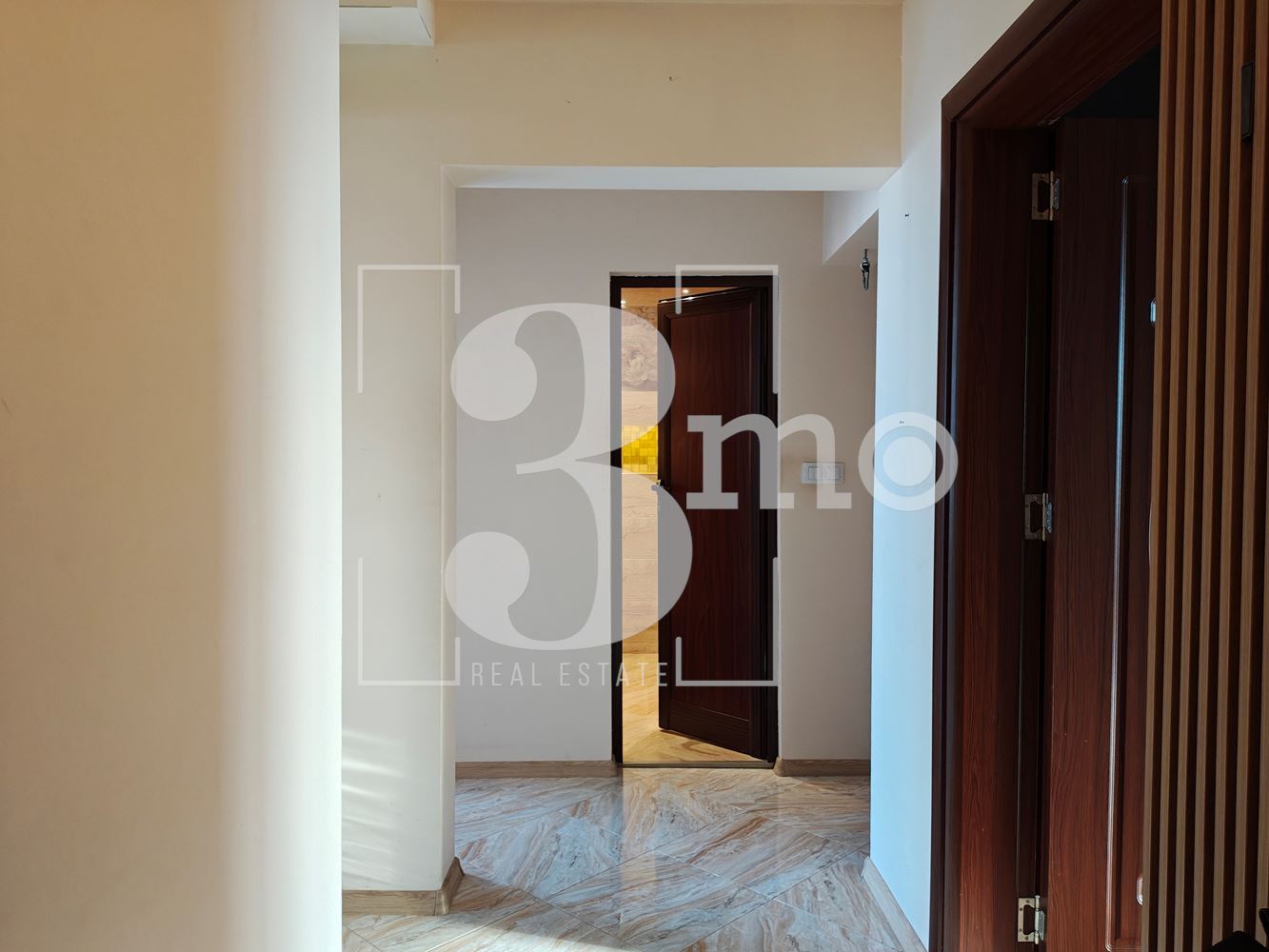 Тристаен апартамент за продажба в ж.к. Люлин 9, гр. София - 0