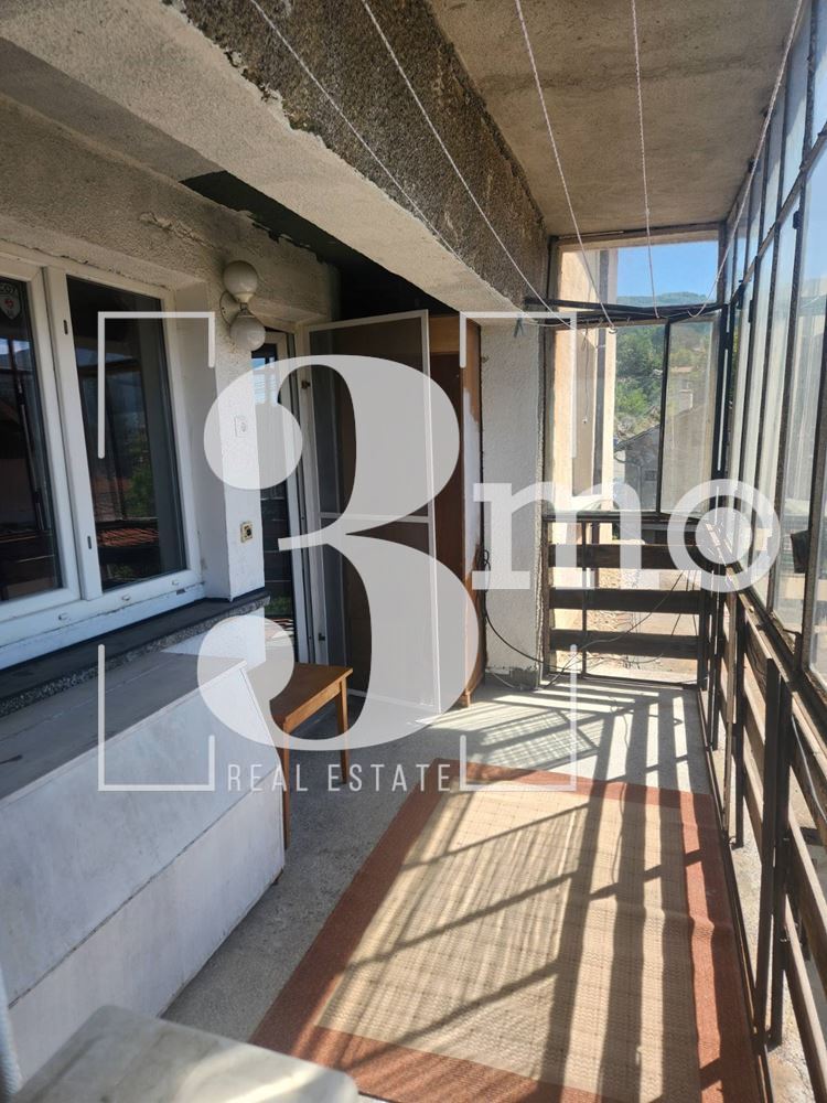 „3mo“ недвижими имоти продава четиристаен апартамент в с.Владая - 0