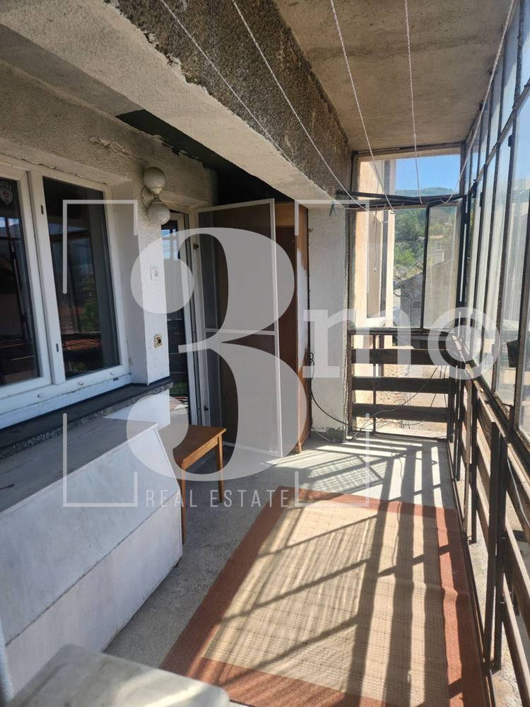 „3mo“ недвижими имоти предлага за продажба имот с голям потенциал в с. Владая - 0