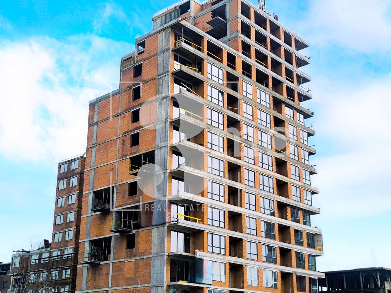 Южен тристаен апартамент в нова сграда в ж.к. Люлин, град София - 0