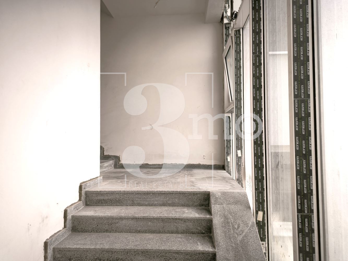 Тристаен апартамент пред АКТ 16 в ж.к. Люлин, град София - 0