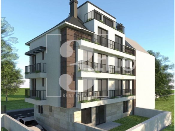 Просторен тристаен апартамент в бутикова сграда в широкия център на София - 0