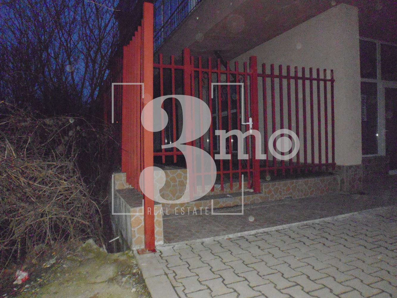 Търговско помещение за продажба в ж. к. Люлин - център, гр. София - 0