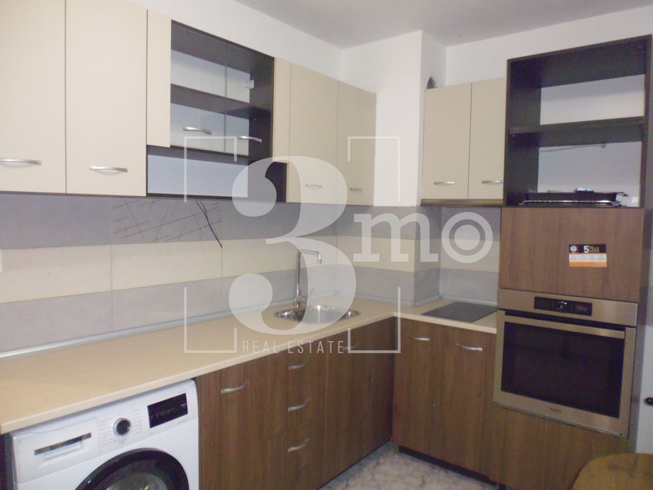 Просторен и слънчев двустаен апартамент за проздажба. - 0