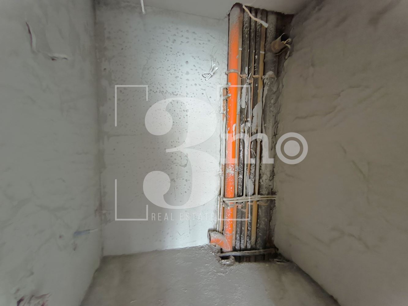 Тристаен апартамент пред АКТ 16 в ж.к. Люлин, град София - 0