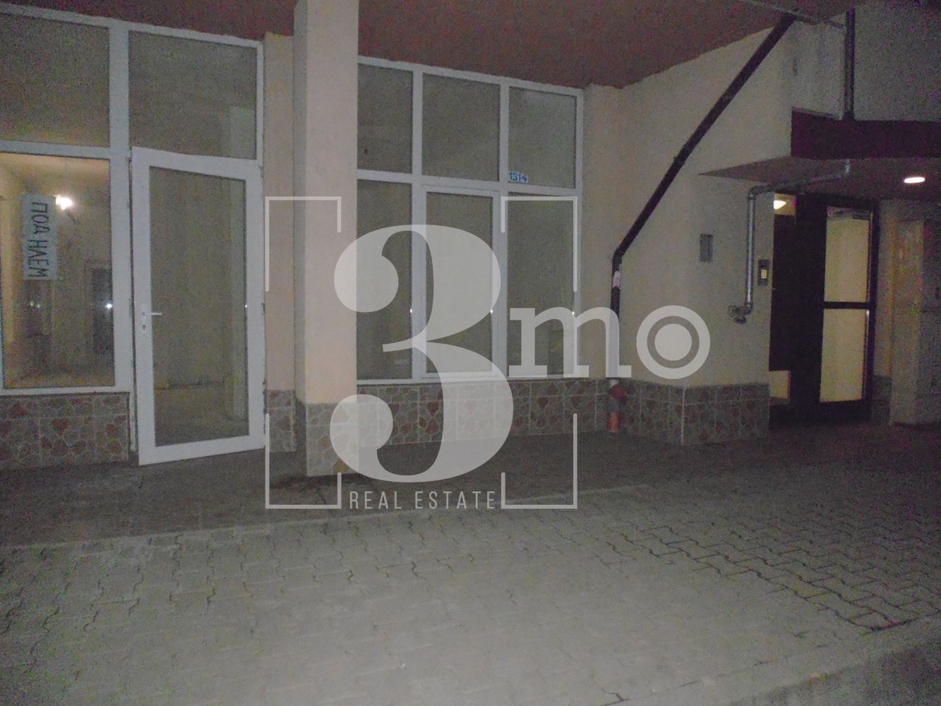 Търговско помещение за продажба в ж. к. Люлин - център, гр. София - 0