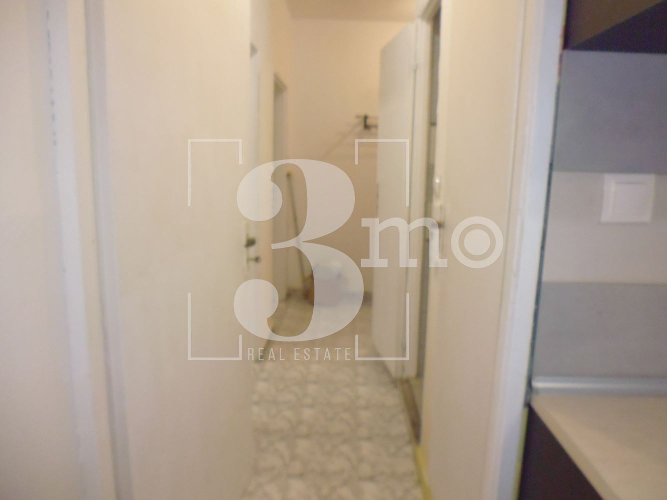 Просторен и слънчев двустаен апартамент за проздажба. - 0