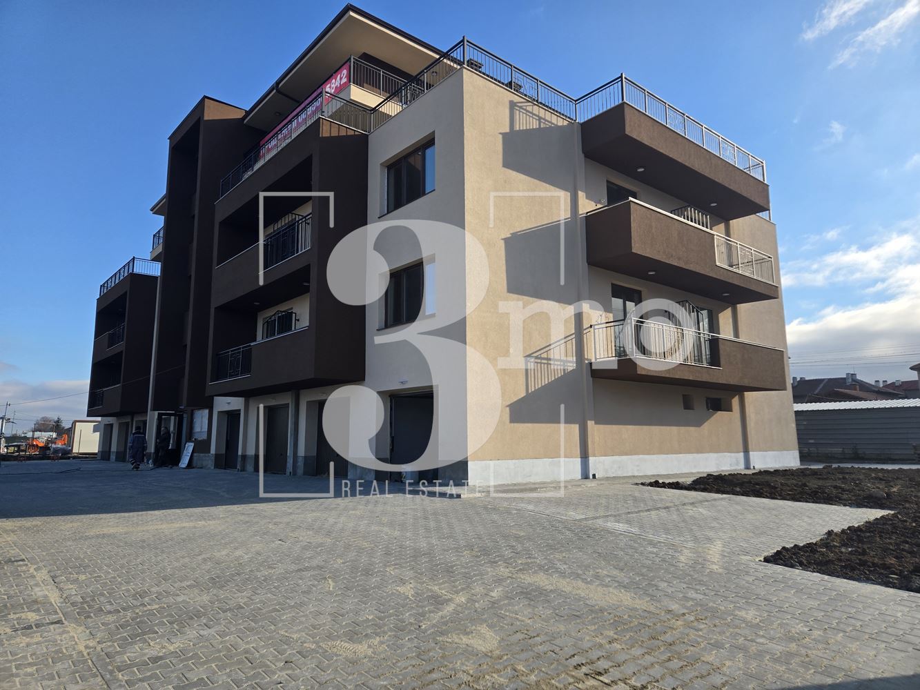 „3mo“ недвижими имоти предлага за продажба четиристаен апартамент, находящ се в гр. Елин Пелин - 0