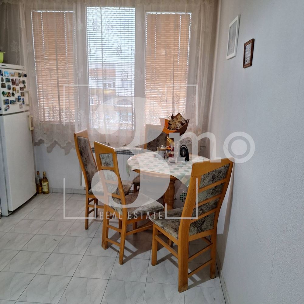 Тристаен тухлен апартамент в ж.к.Връбница 2 - 0