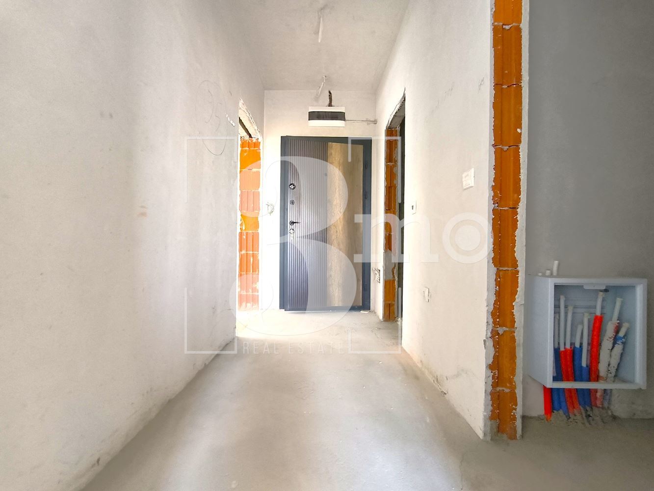 Тристаен апартамент пред АКТ 16 в ж.к. Люлин, град София - 0