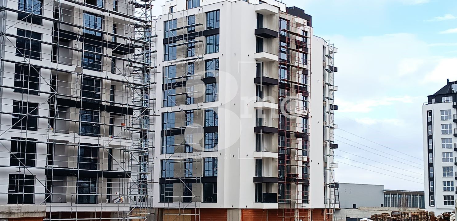 Продава тристаен апартамент с панорамна тераса в затворен комплекс в ж.к. Люлин-5, София - 0