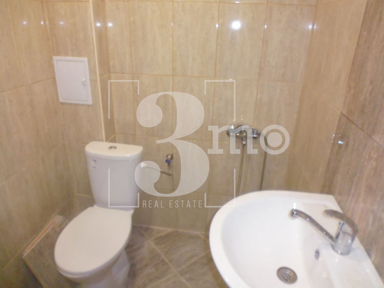 Търговско помещение за продажба в ж. к. Люлин - център, гр. София - 0