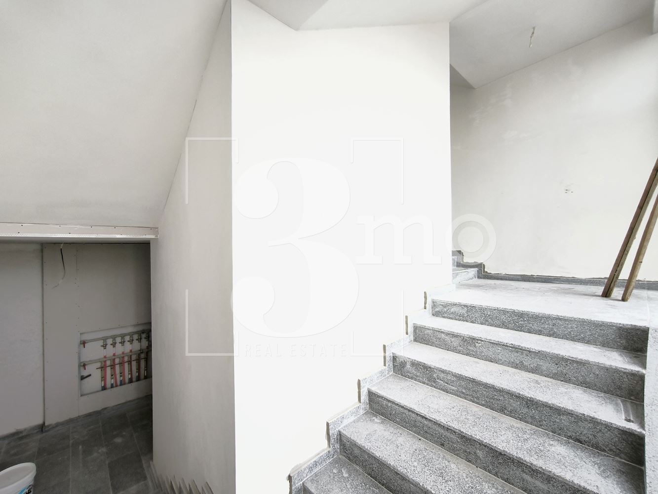 Южен двустаен апартамнет пред АКТ 16 в ж.к. Люлин, град София - 0