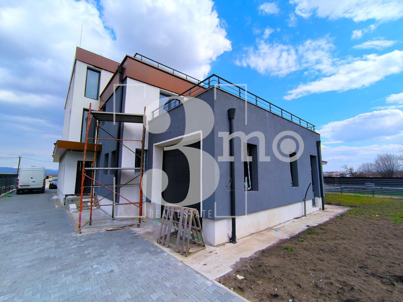 3mo Амалтея продава двуетажна къща в град Костинброд - 0