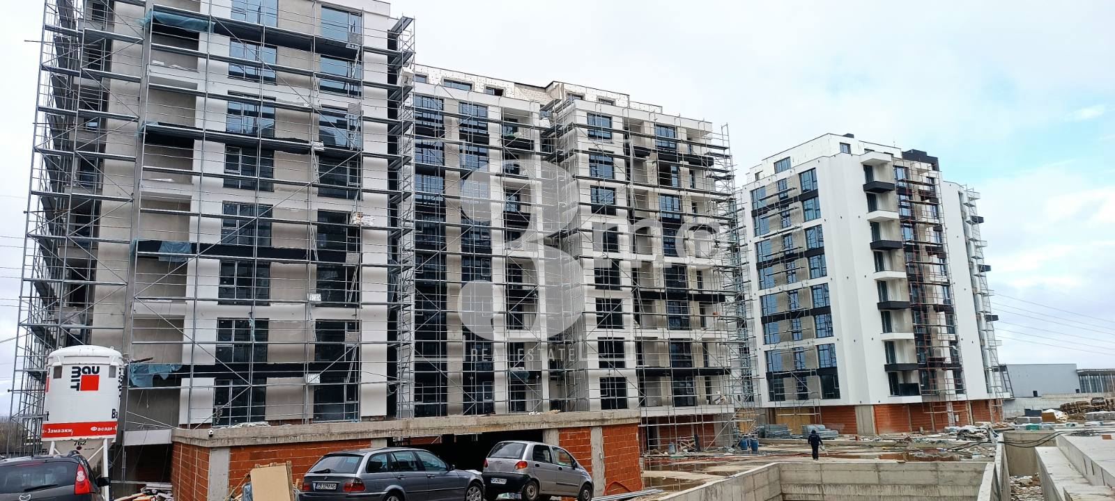 Продава двустаен апартамент с панорамна тераса в затворен комплекс в ж.к. Люлин-5, София - 0