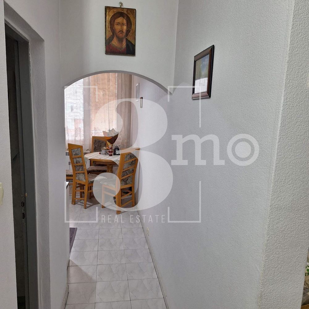 Тристаен тухлен апартамент в ж.к.Връбница 2 - 0