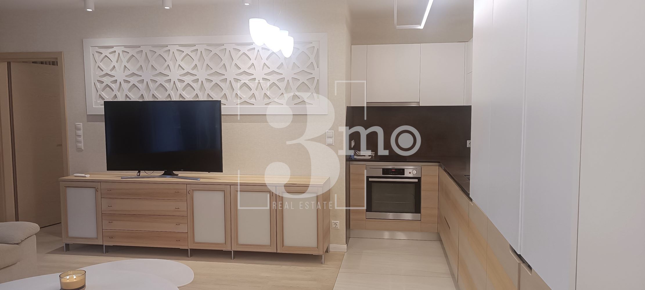 Тристаен апартамент под наем в затворен комплекс Flora Park – комфорт, сигурност и стил - 0