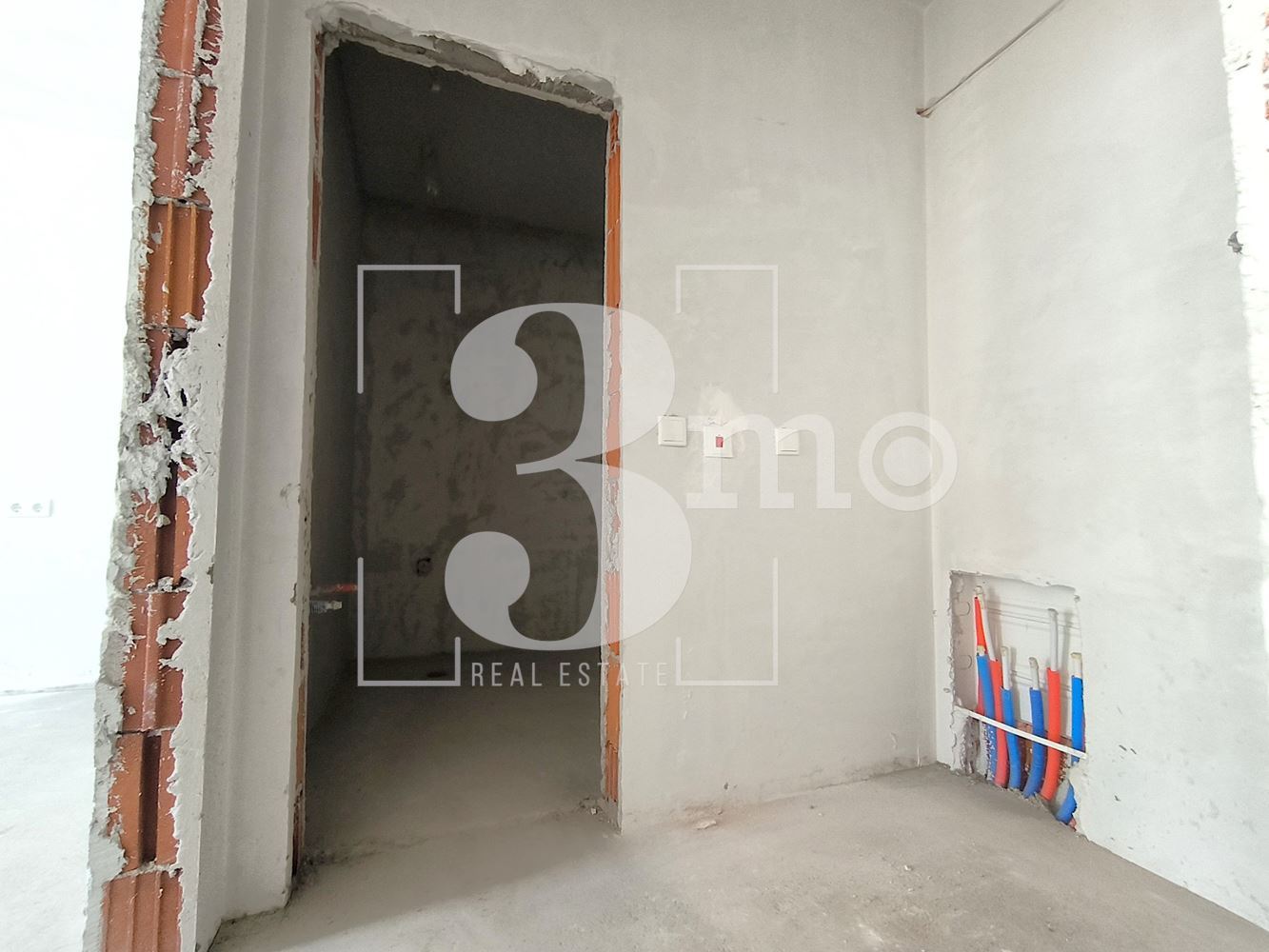 Южен двустаен апартамнет пред АКТ 16 в ж.к. Люлин, град София - 0