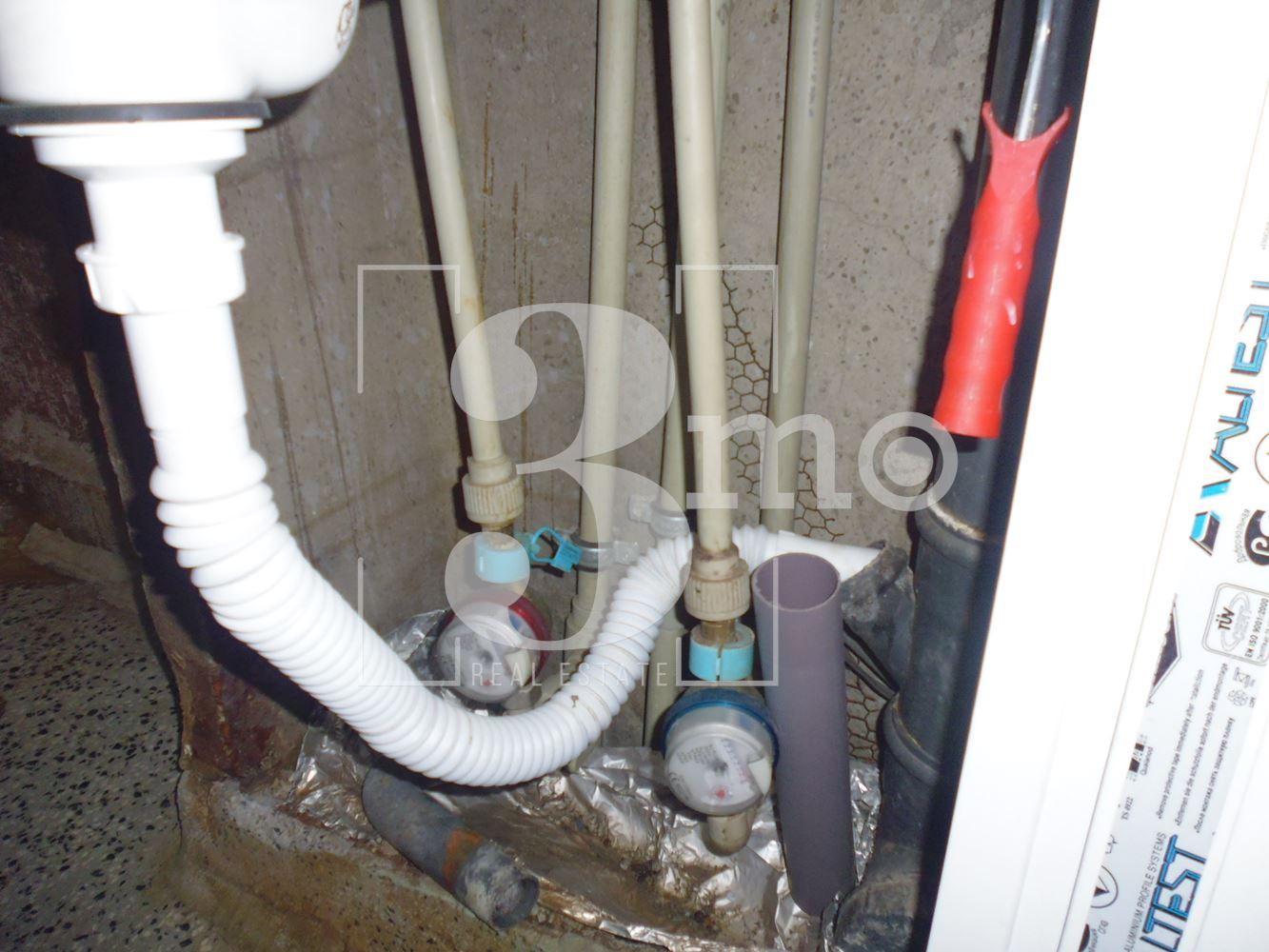 Тристаен непреходен апартамент за продажба . ж.к. Надежда 1, гр.София - 0