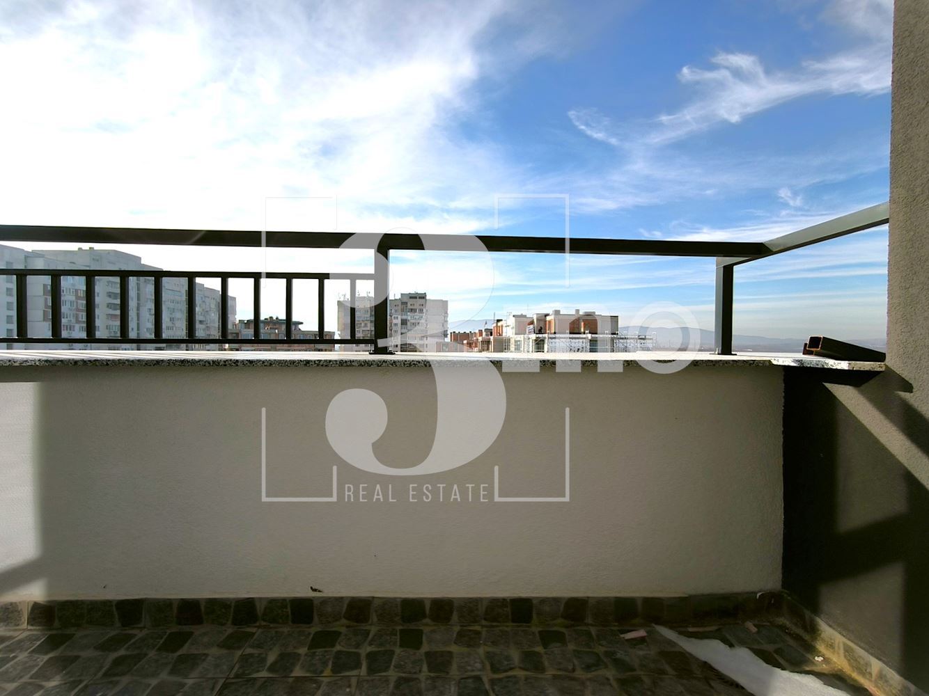 Двустаен апартамент с южно изложение в сграда пред Акт 15 в ж.к. Люлин, град София - 0