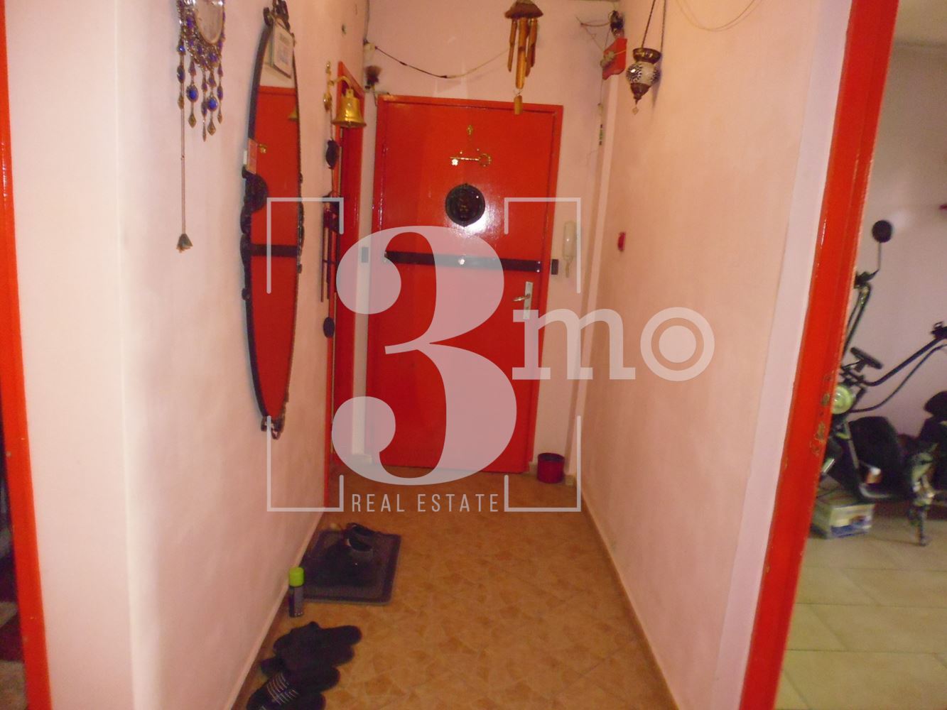 Тристаен непреходен апартамент за продажба . ж.к. Надежда 1, гр.София - 0