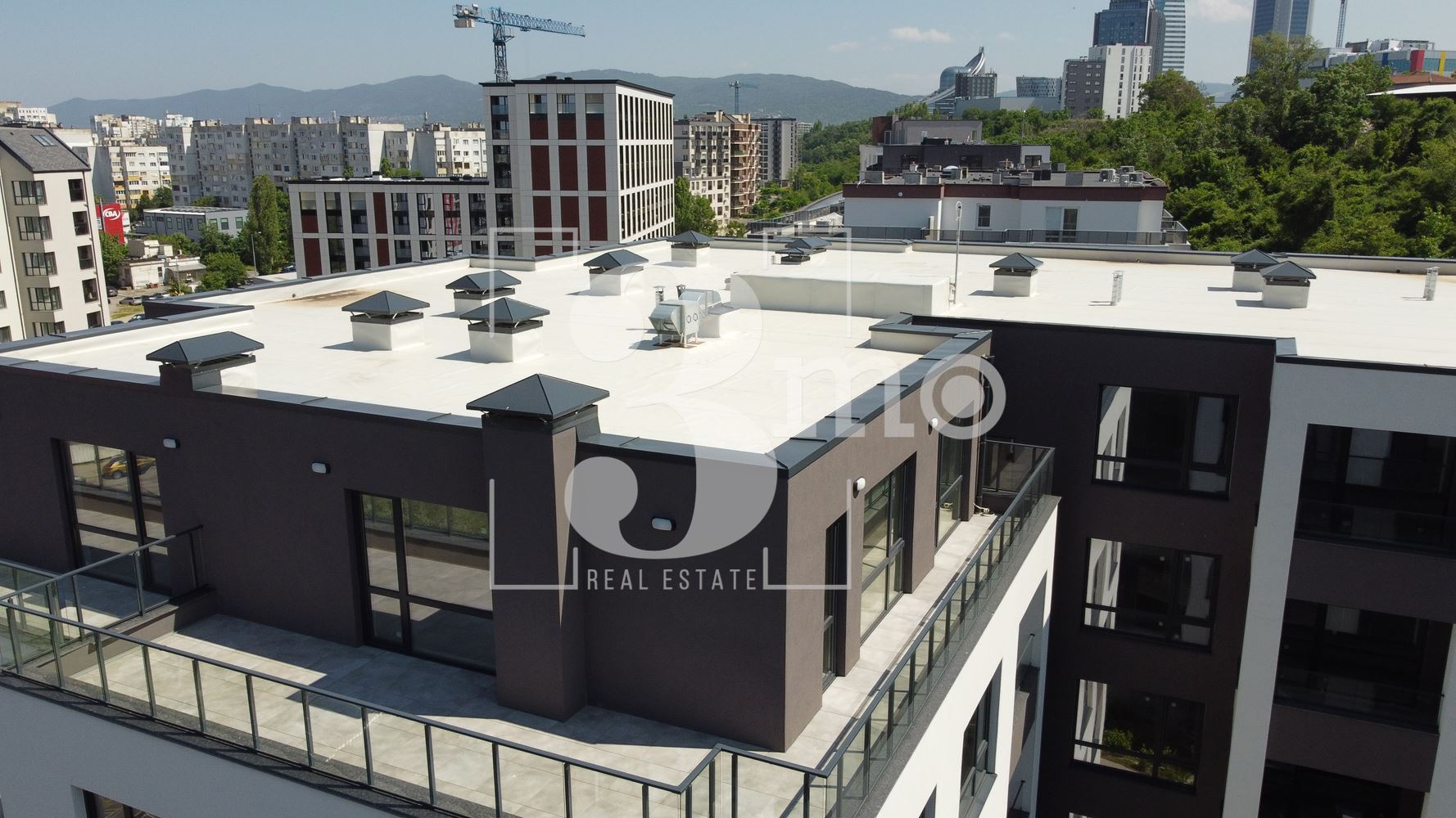 „3mo“ недвижими имоти продава двустаен апартамент, находящ се в ж.к. Дружба 2 - 0