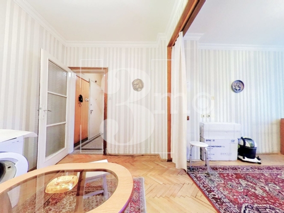 Двустаен апартамент с потенциал в кв. Оборище, град София - 0