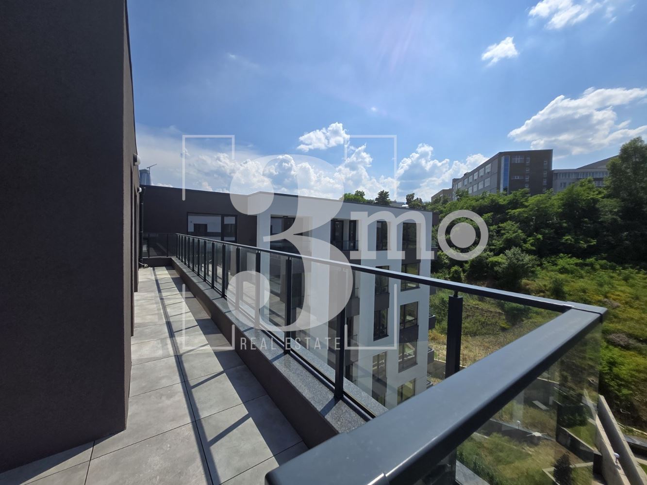 „3mo“ недвижими имоти продава двустаен апартамент, находящ се в ж.к. Дружба 2 - 0