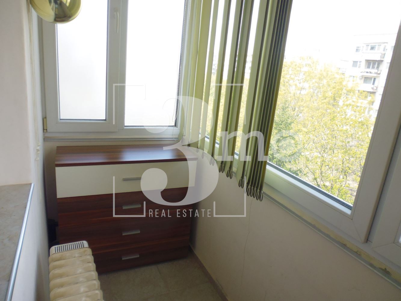 Тристаен непреходен апартамент за продажба . ж.к. Надежда 1, гр.София - 0