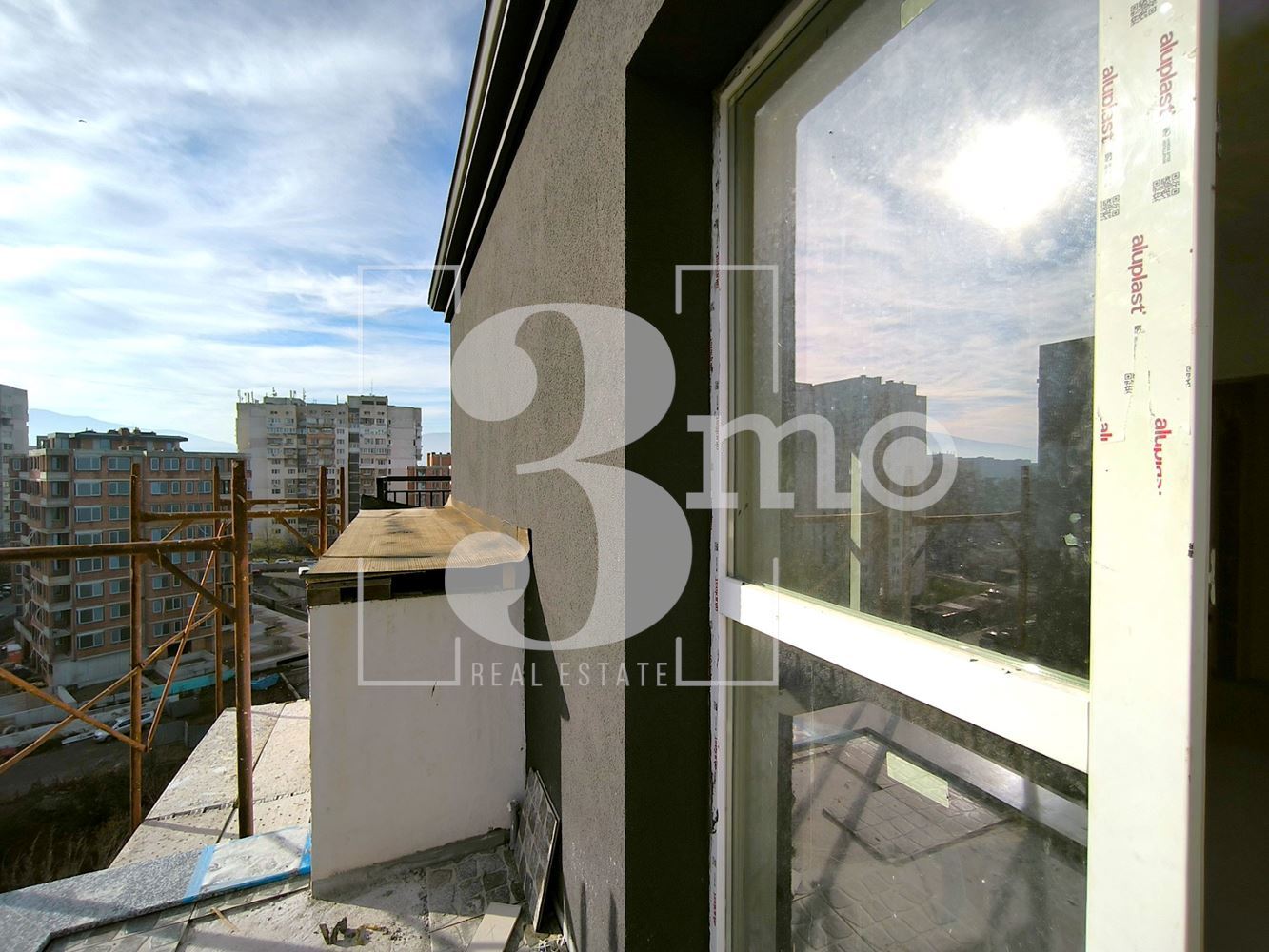 Двустаен апартамент с южно изложение в сграда пред Акт 15 в ж.к. Люлин, град София - 0