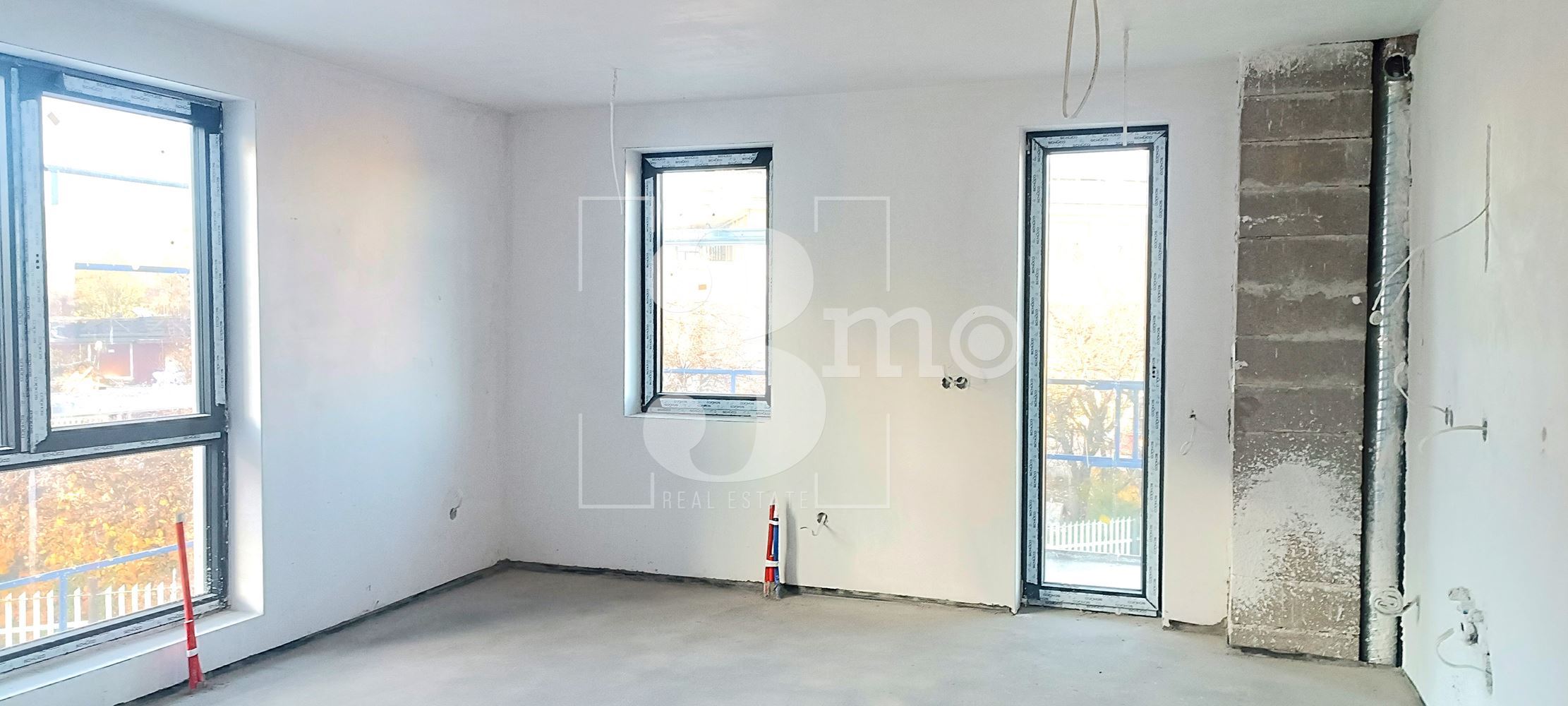 Продава двустаен апартамент с голяма тераса в затворен комплекс в ж.к. Люлин-5, София - 0