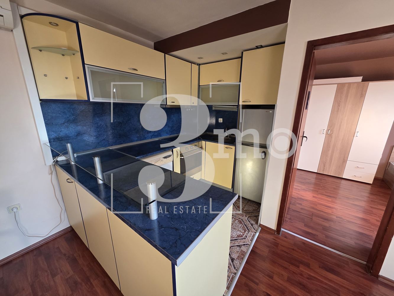 Двустаен, обзаведен апартамент до Кауфланд в ж.к.Младост 3 - 0